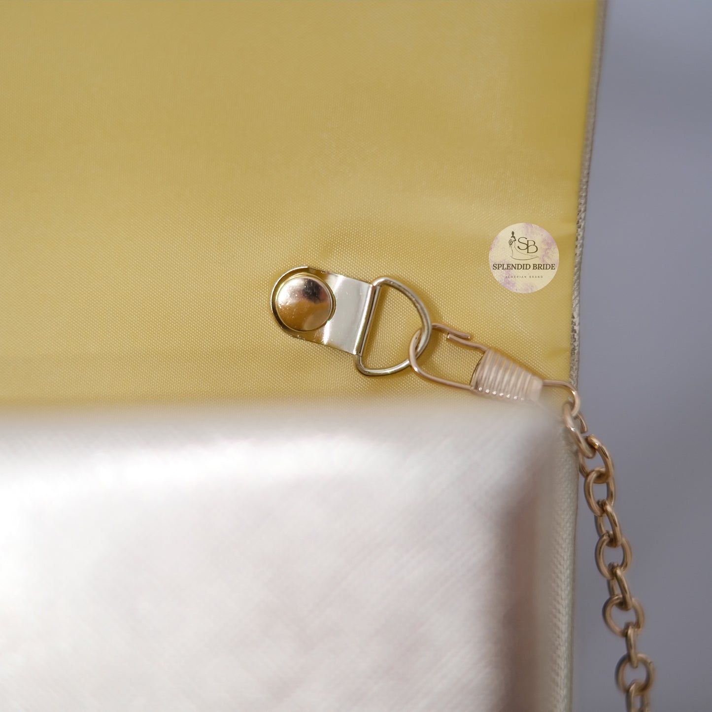 Pochette fête doré lisse
