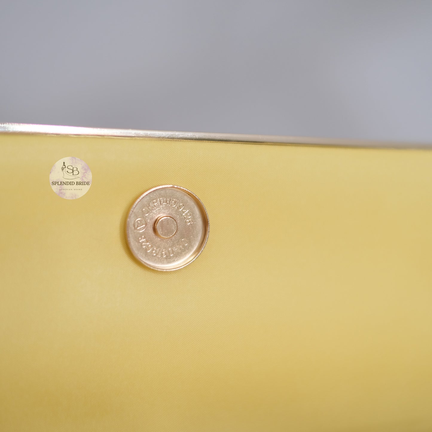 Pochette fête doré lisse