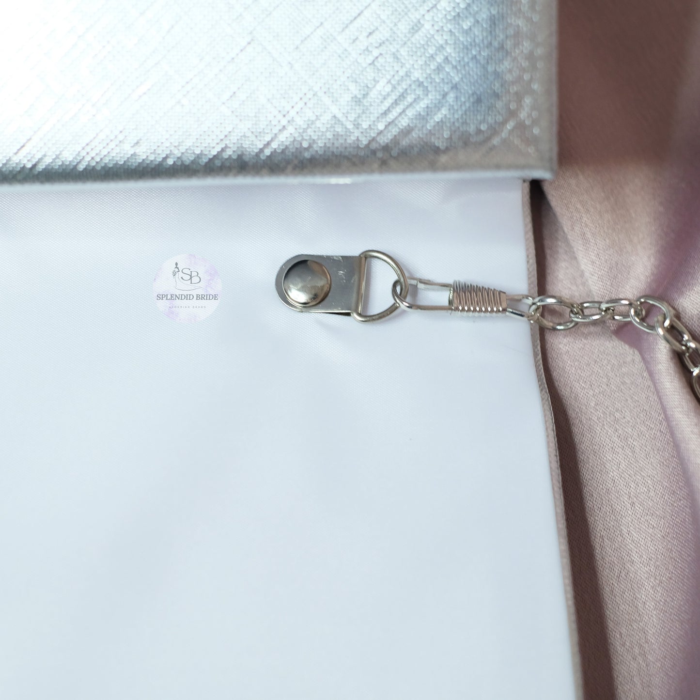 Pochette fête argenté lisse