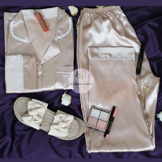 Pyjama en satin avec boutons