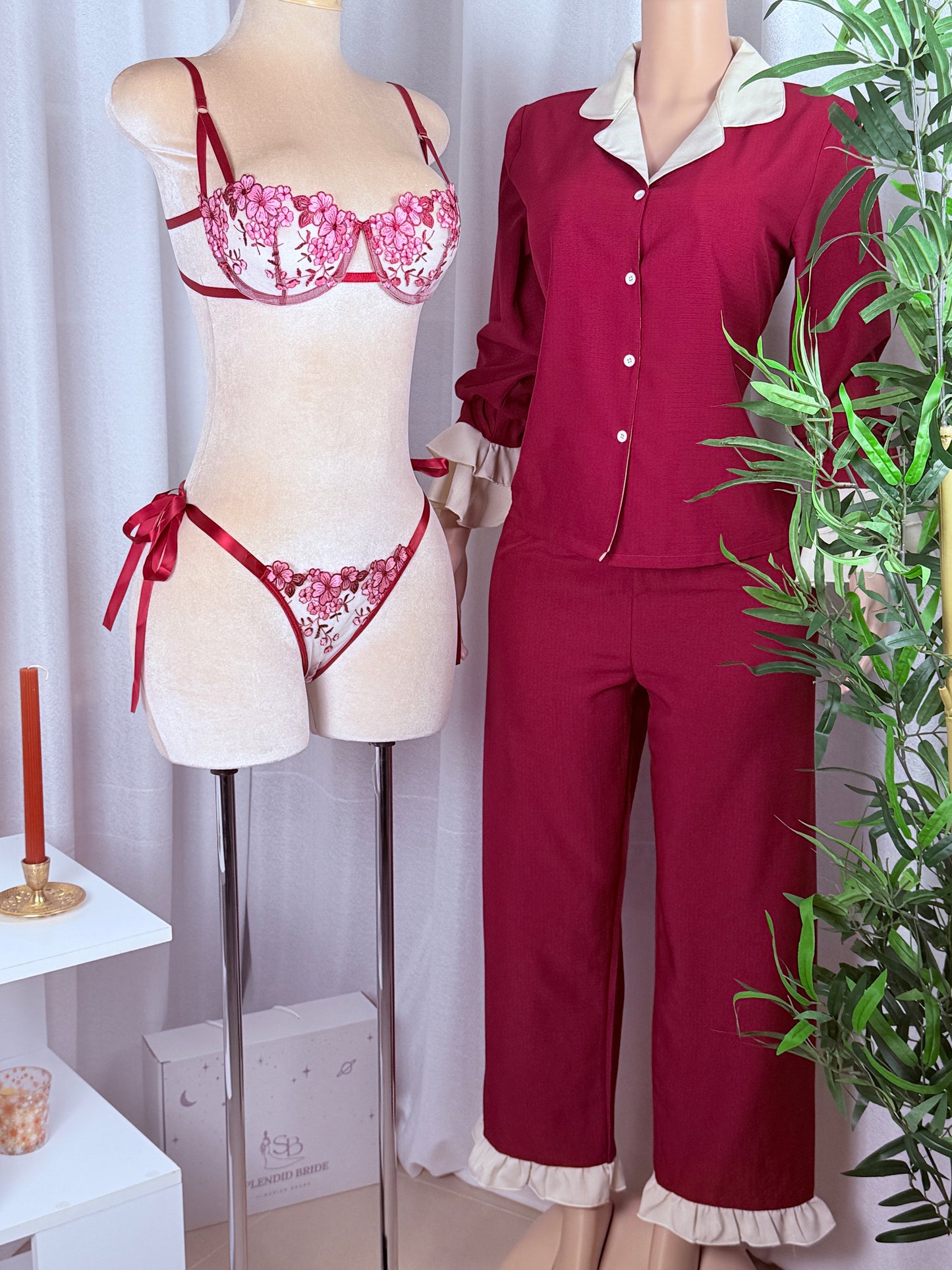 Pyjama + deux pièces rouge à fleur