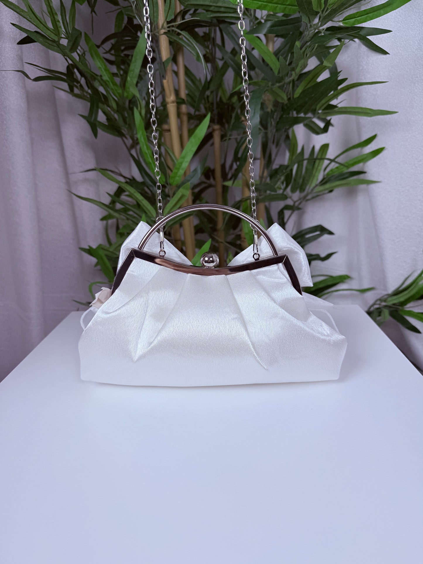 Pochette papillon avec poignée et une bandoulière
