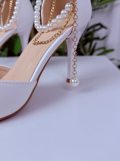 Escarpin blanc perlé avec chaine