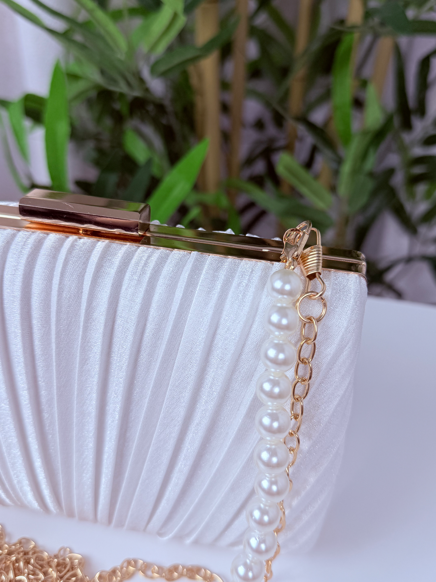 Pochette blanche avec perles pour mariée