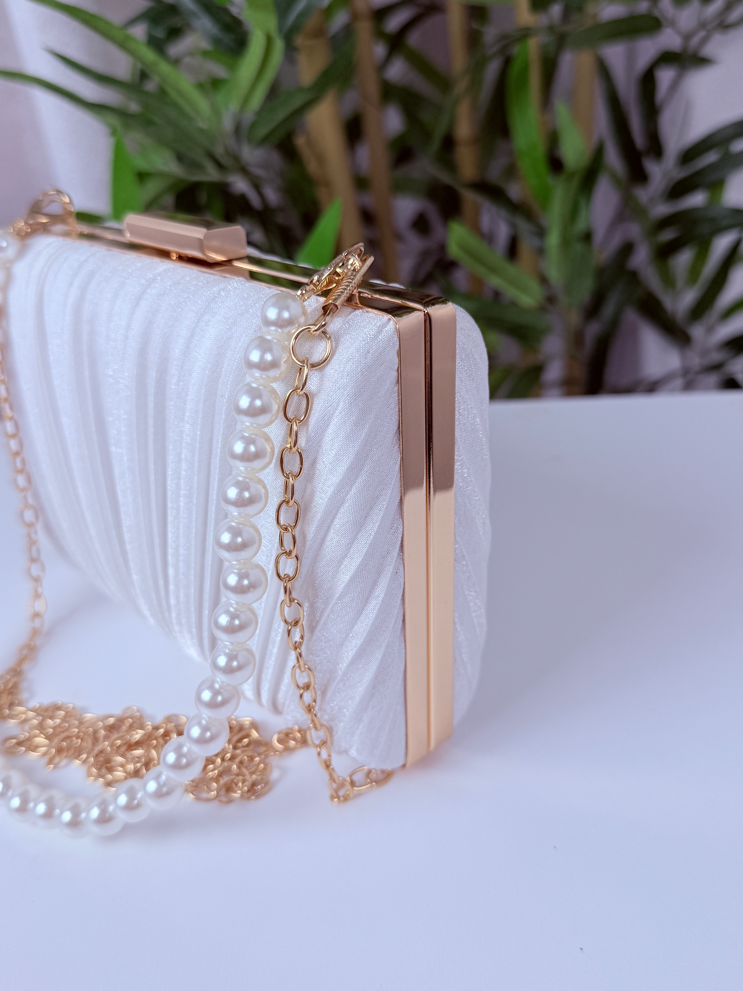 Pochette blanche avec perles pour mariée